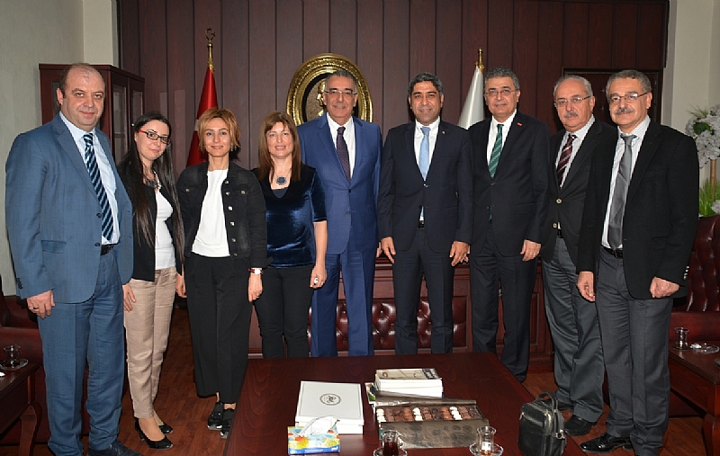 ODA BAŞKANIMIZ VE YÖNETİM KURULU ÜYELERİ ADANA BARO BAŞKANLIĞI'NA SEÇİLEN AV. VELİ KÜÇÜK'Ü  MAKAMINDA ZİYARET EDEREK HAYIRLADI