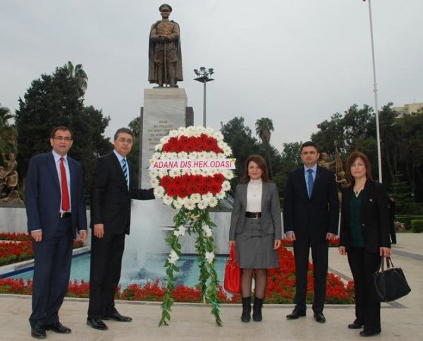 22 KASIM TOPLUM AĞIZ VE DİŞ SAĞLIĞI HAFTASI NEDENİYLE ATATÜRK PARKI ANITI ÖNÜNE ÇELENK KOYMA TÖRENİ YAPILDI